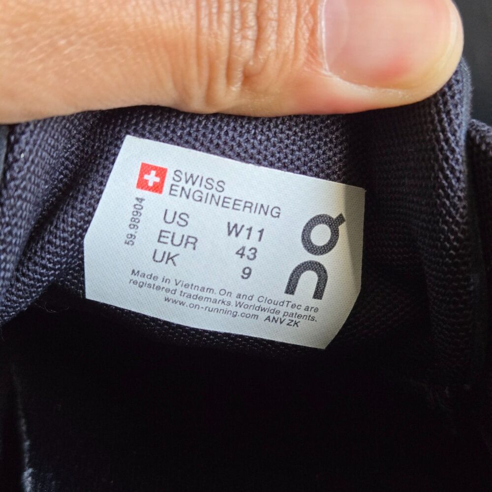 On Cloud Sneaker Black White Size 11 - Picture 5 of 6